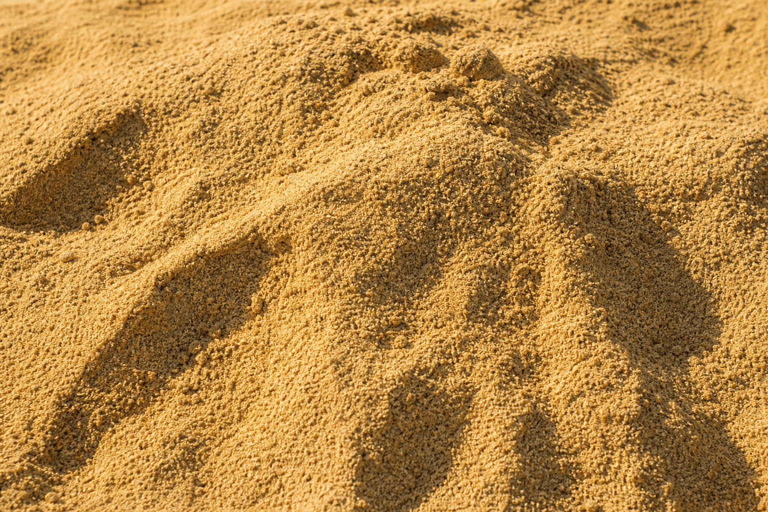 Sand-Arten für Bau und Garten: Bausand, Spielsand, Quarzsand und mehr